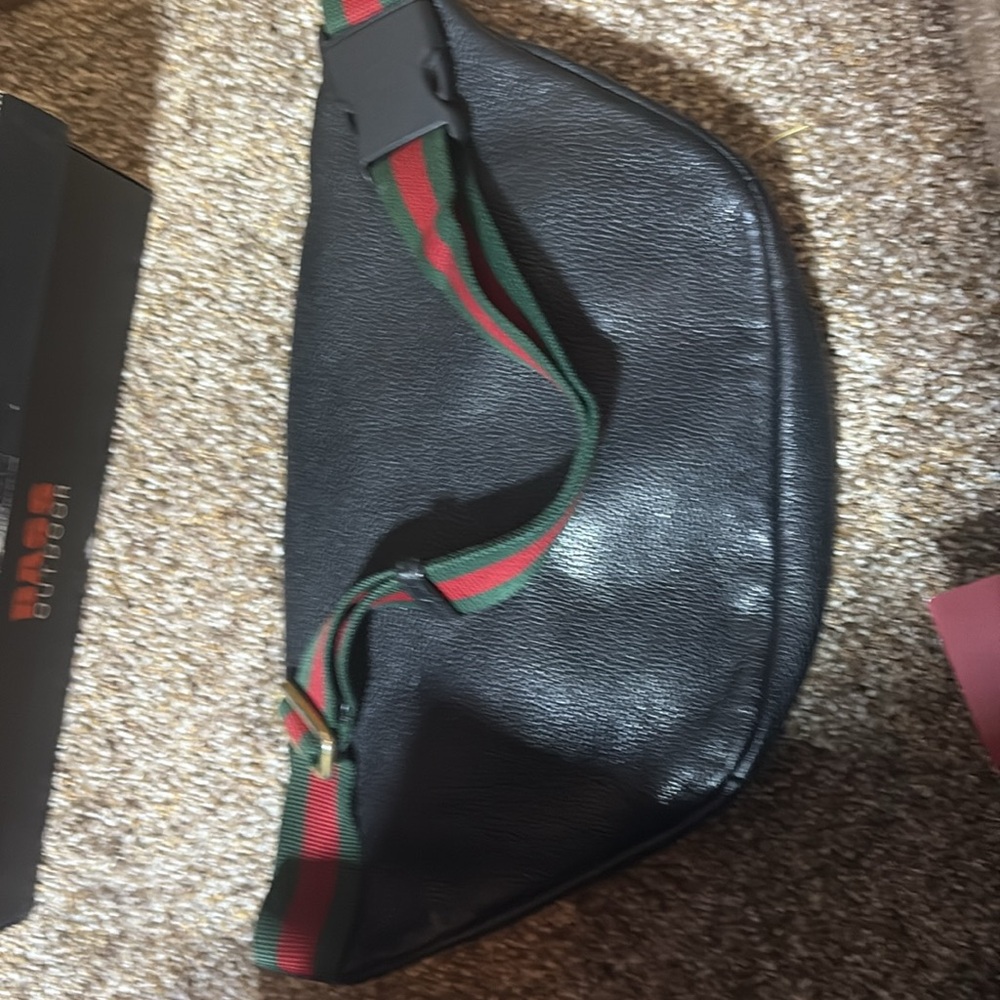 Gucci Black Leather Men's Bag - Picture 2 of 3